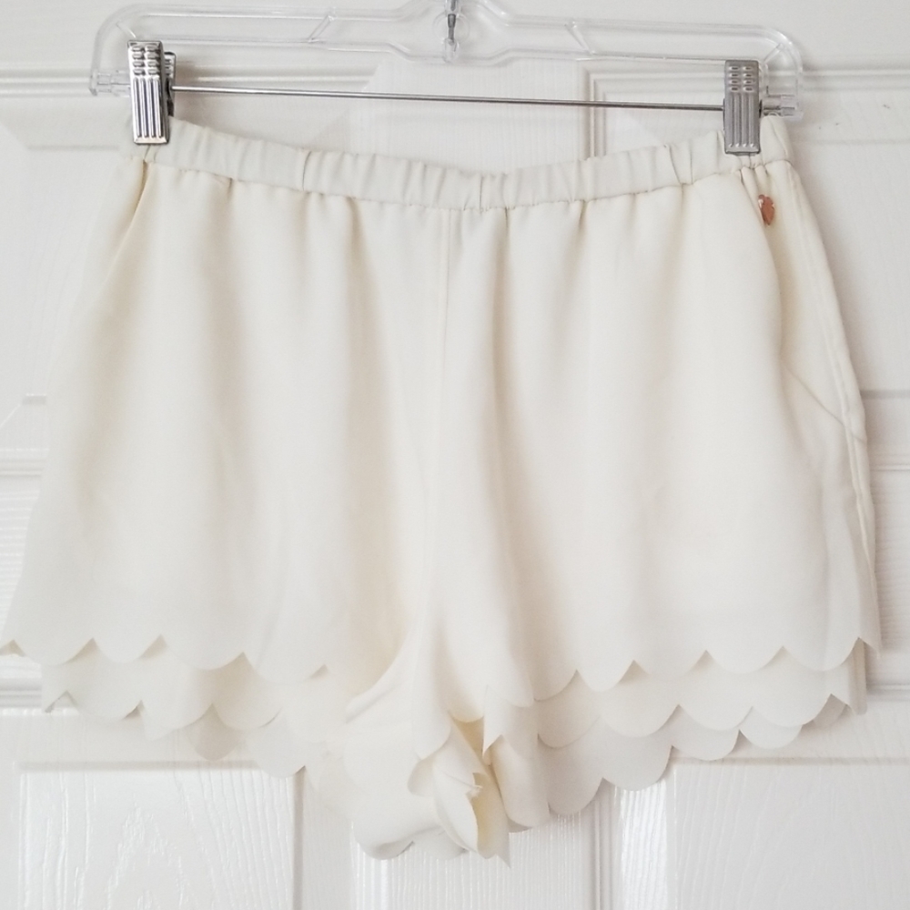 Ivory Kendall & Kylie small scallop edge shorts